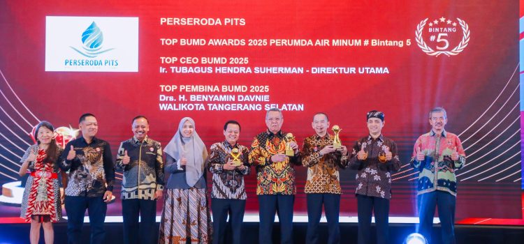 Wali Kota Benyamin Davnie Raih Penghargaan Top Pembina BUMD 2025