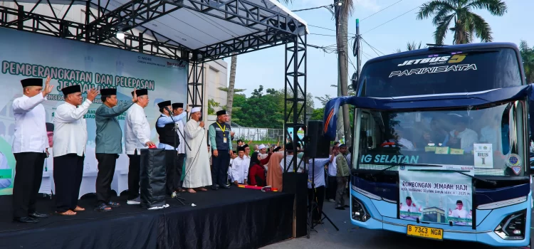 Lepas Ratusan Jemaah Haji dari Tangsel, Benyamin Davnie: Penantian Belasan Tahun, Kini Saatnya Jadi Tamu Allah